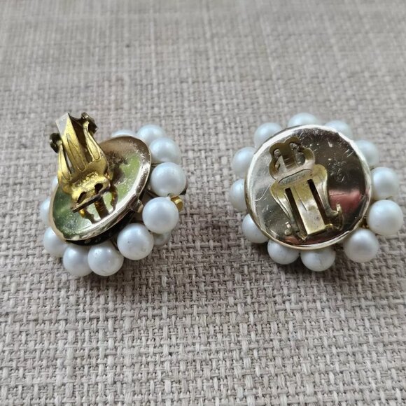 Made in Japan Earrings White Beads Vintage Earrings Round Clip On Stud Earrings - Picture 6 of 12